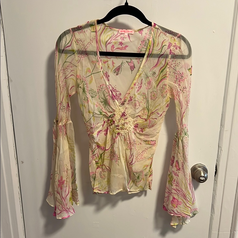 Vintage Parisian V-Neck Bell Sleeve Top